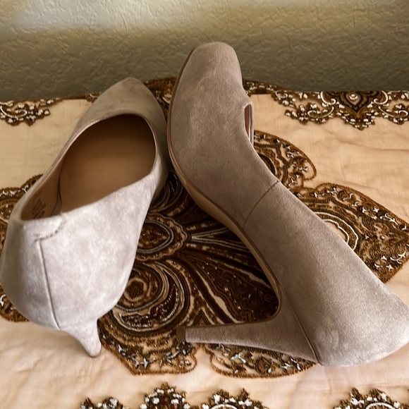 Madden Girl Tan Faux Suede Pumps - Picture 5 of 9